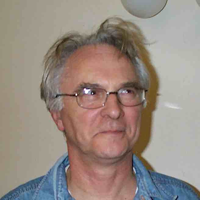 Len Hill as Em
